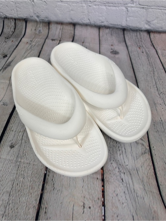 CROCS Shoes - Crocs Mellow Recovery Flip in white M8 W10